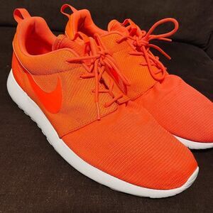 Bright Orange Nike Roshe Run Mens 10.5 US 44.5 EUR Fabric Mesh Uppers White sole